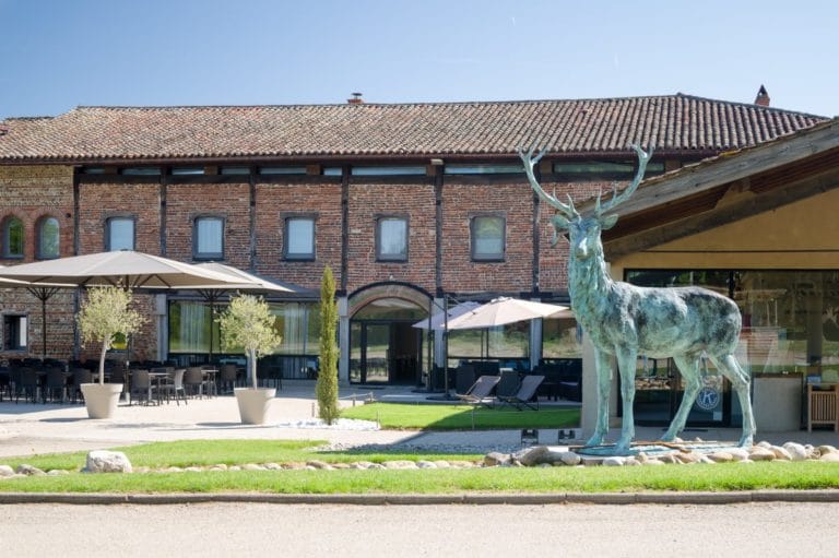 Porté par des étudiants d’EKLYA School of Business, cet événement a pour objectif de rassembler les partenaires de l’école et de la Chambre de Commerce et d’Industrie Lyon Métropole Saint-EtienTrophée EKLYA 2019, trophée golf eklya 2019, compétition golf de la sorelle, partenaire distrilux golf caviar